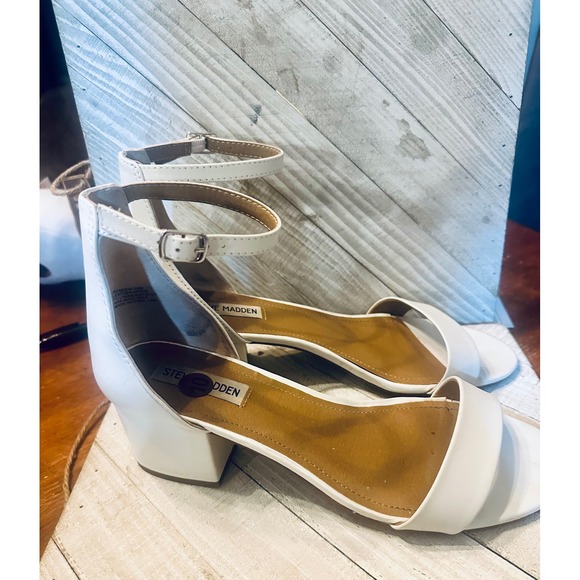 Steve Madden Women's White Ankle Strap Block Heel Sandals Size 10 - Picture 1 of 6